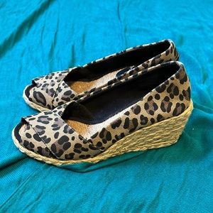 RALPH LAUREN CECILIA LEOPARD PRINT WEDGE 5.5